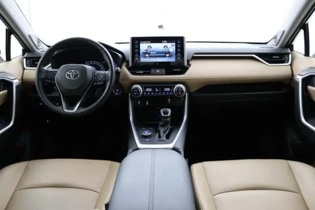 Toyota RAV4 (2021) thumbnail 4