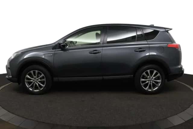 Toyota RAV4 (2018) thumbnail 3