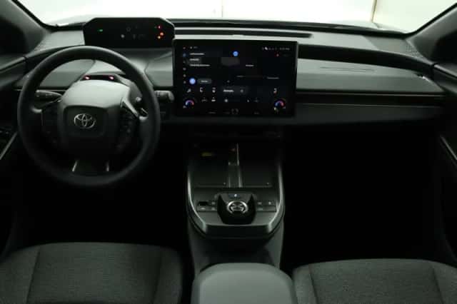 Toyota bZ4X (2026) thumbnail 4