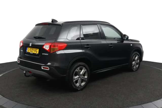 Suzuki Vitara (2016) thumbnail 2