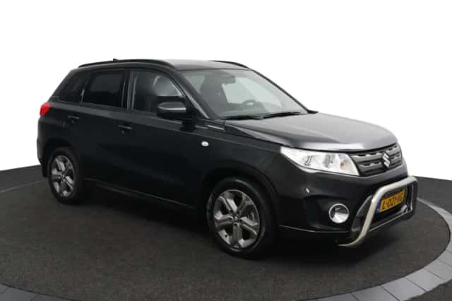 Suzuki Vitara (2016) thumbnail 3