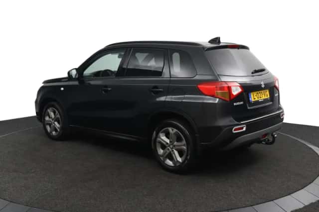 Suzuki Vitara (2016) thumbnail 4