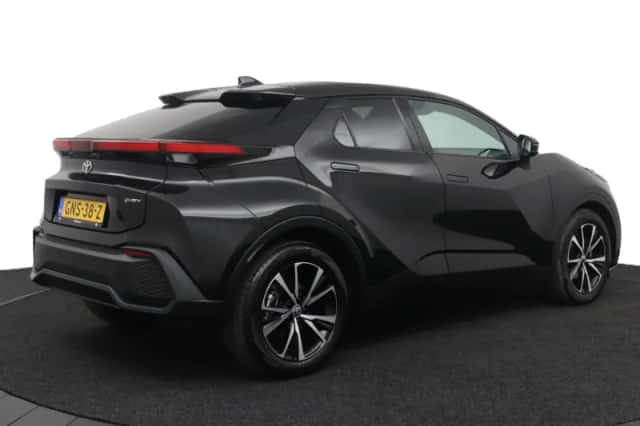 Toyota C-HR (2024) thumbnail 2