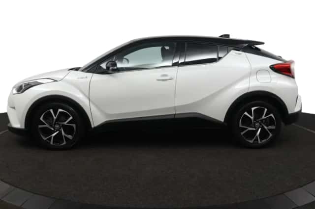 Toyota C-HR (2017) thumbnail 3