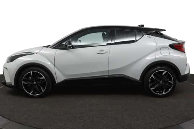 Toyota C-HR (2023) thumbnail 3