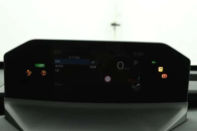 Toyota bZ4X (2026) thumbnail 6