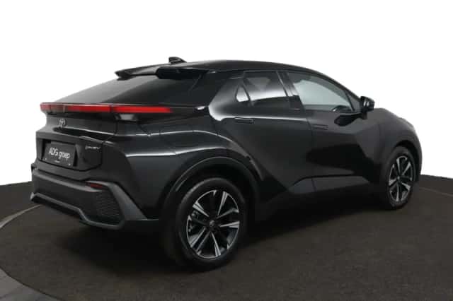Toyota C-HR (2026) thumbnail 2