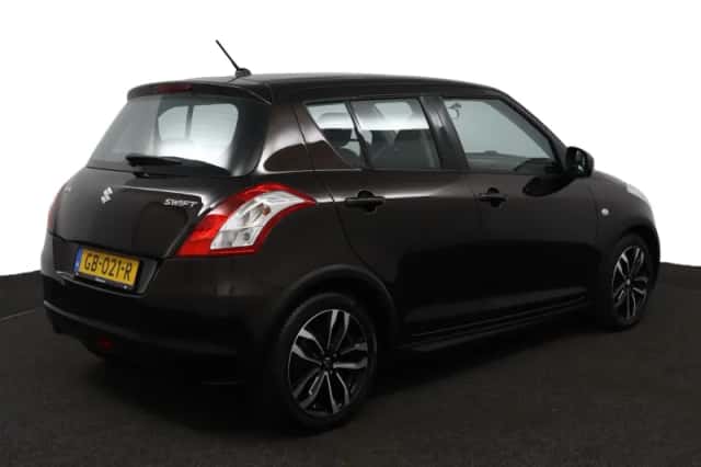 Suzuki Swift (2015) thumbnail 2