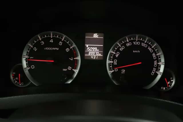 Suzuki Swift (2015) thumbnail 6