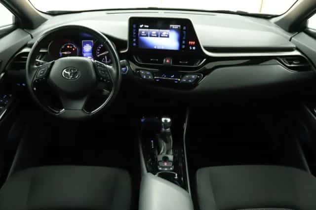 Toyota C-HR (2019) thumbnail 3