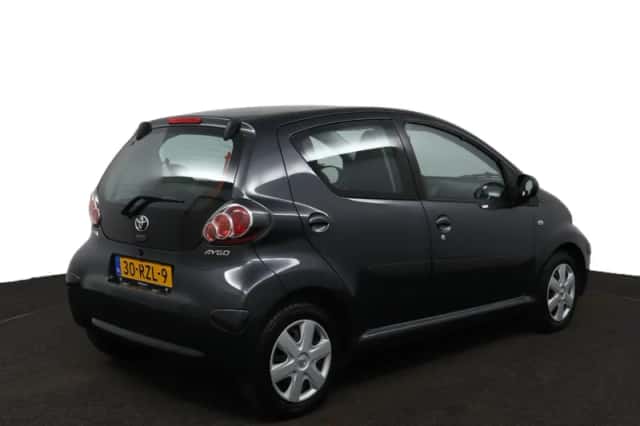 Toyota Aygo (2011) thumbnail 2