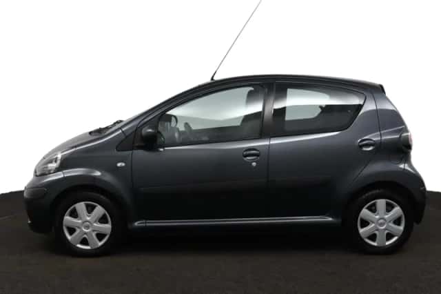 Toyota Aygo (2011) thumbnail 3