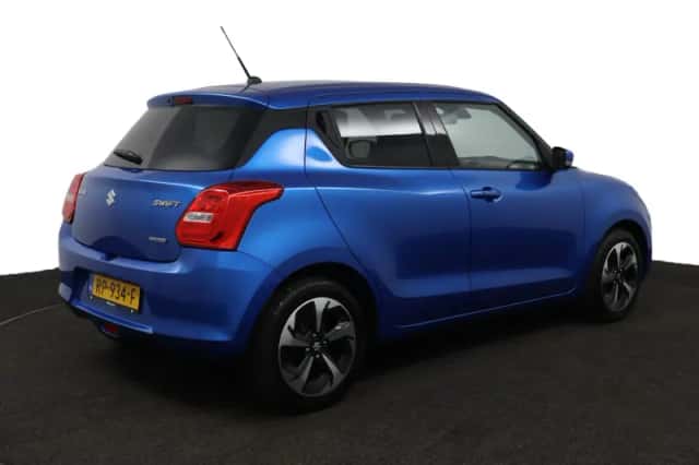 Suzuki Swift (2018) thumbnail 2