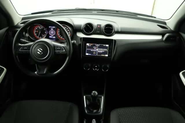 Suzuki Swift (2018) thumbnail 4