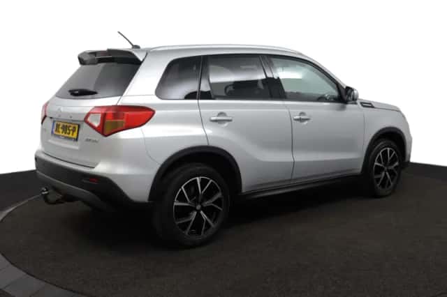 Suzuki Vitara (2018) thumbnail 2