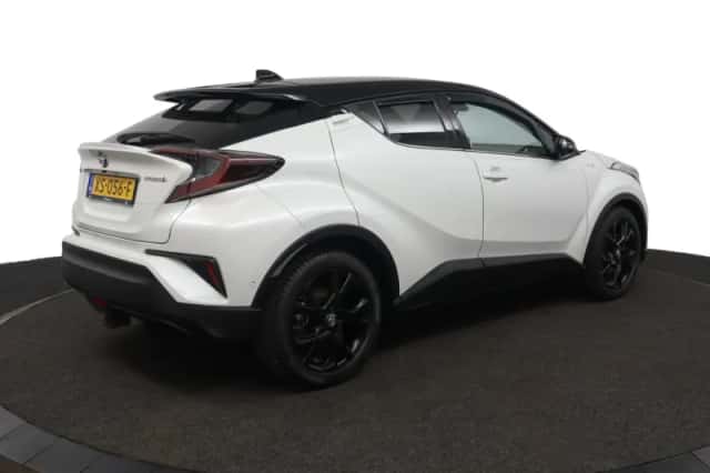 Toyota C-HR (2019) thumbnail 2