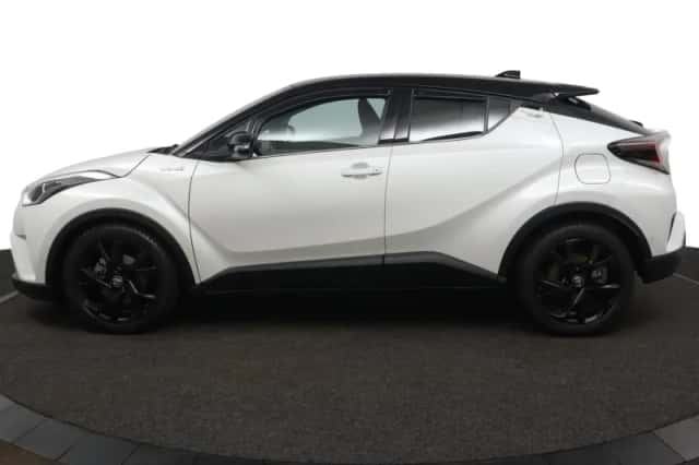 Toyota C-HR (2019) thumbnail 3