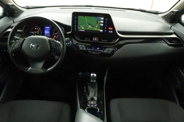 Toyota C-HR (2019) thumbnail 4