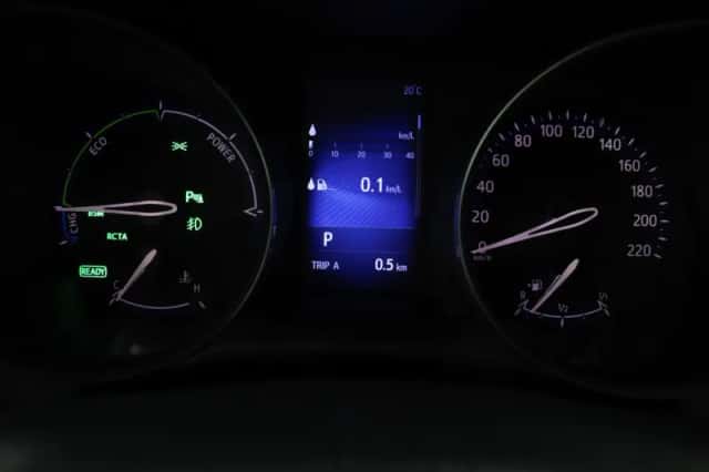 Toyota C-HR (2019) thumbnail 6