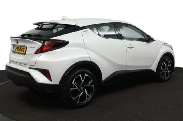 Toyota C-HR (2020) thumbnail 2