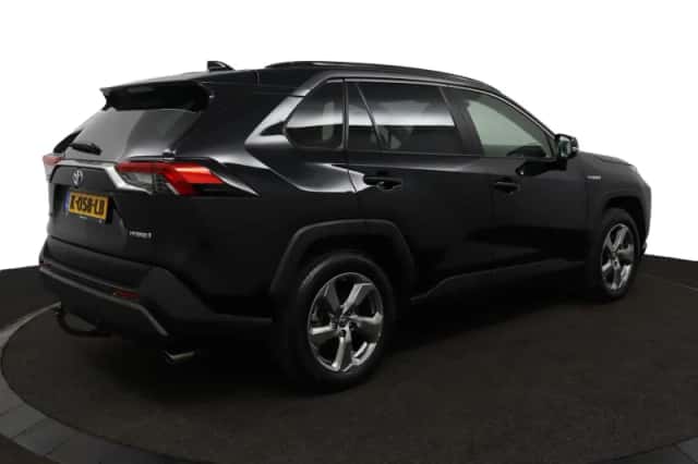 Toyota RAV4 (2021) thumbnail 2