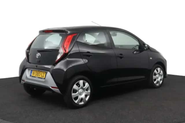 Toyota Aygo (2021) thumbnail 2