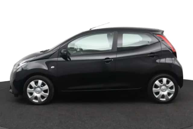 Toyota Aygo (2021) thumbnail 3