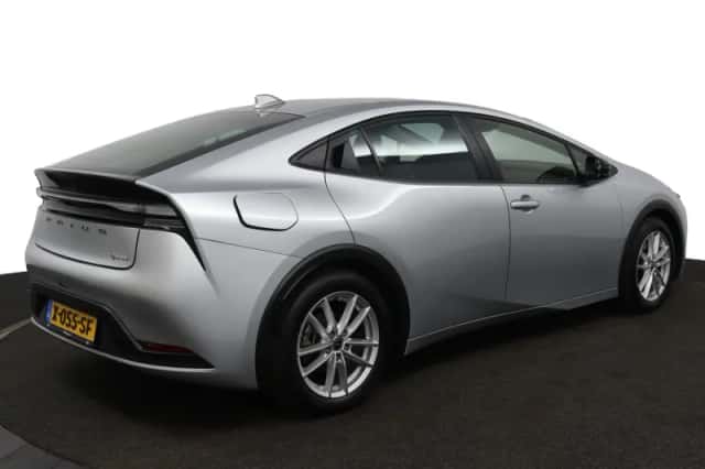 Toyota Prius (2024) thumbnail 2