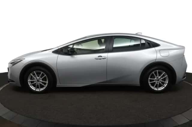 Toyota Prius (2024) thumbnail 3