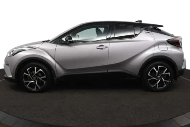 Toyota C-HR (2017) thumbnail 3
