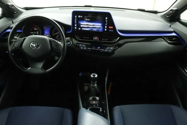 Toyota C-HR (2017) thumbnail 4