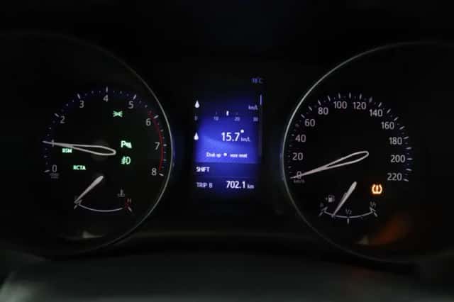 Toyota C-HR (2017) thumbnail 6