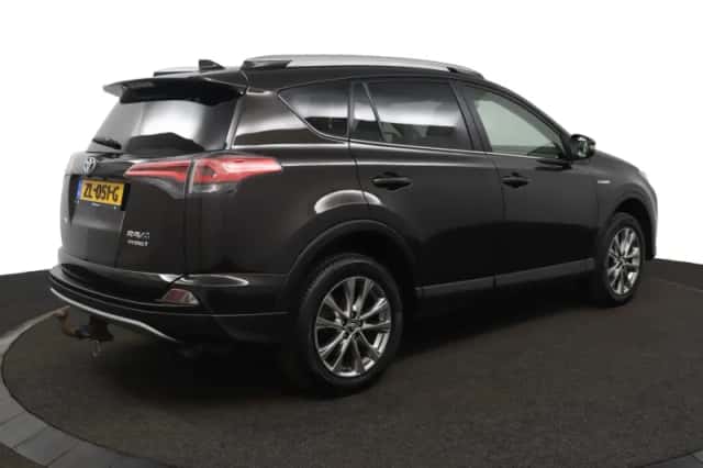 Toyota RAV4 (2016) thumbnail 2