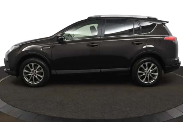 Toyota RAV4 (2016) thumbnail 3
