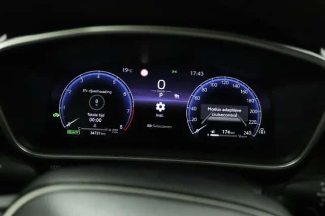 Toyota Corolla Cross (2022) thumbnail 6