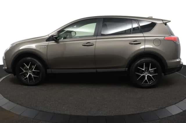 Toyota RAV4 (2017) thumbnail 3