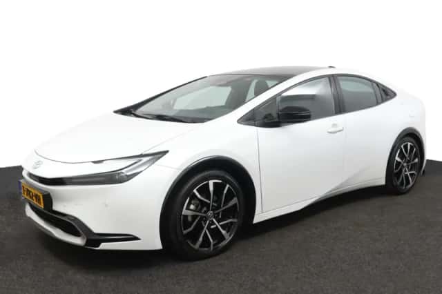 Toyota Prius (2023) thumbnail 1