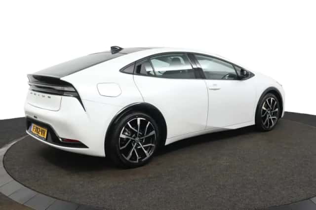 Toyota Prius (2023) thumbnail 2