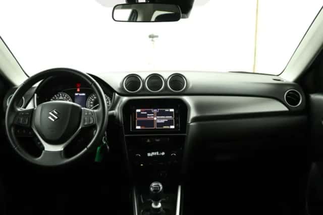Suzuki Vitara (2023) thumbnail 4