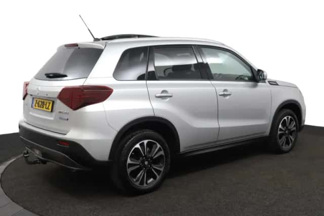 Suzuki Vitara (2022) thumbnail 2