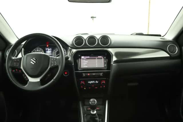 Suzuki Vitara (2022) thumbnail 4