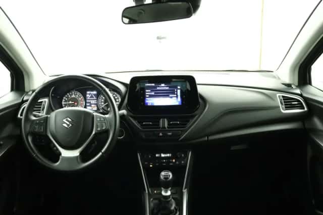 Suzuki S-Cross (2023) thumbnail 4