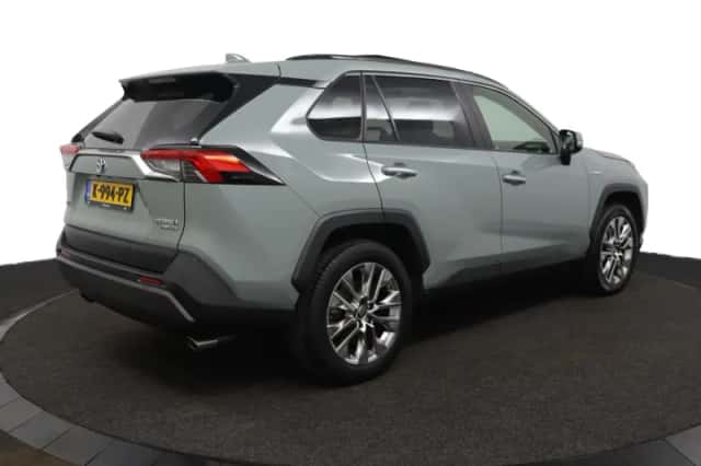 Toyota RAV4 (2021) thumbnail 2