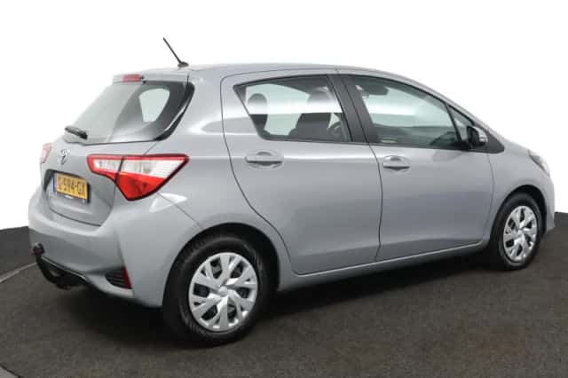 Toyota Yaris (2019) thumbnail 2