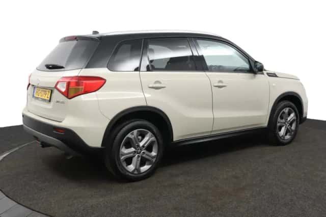 Suzuki Vitara (2015) thumbnail 2