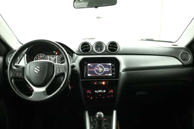 Suzuki Vitara (2015) thumbnail 4