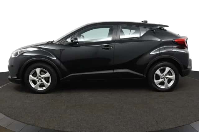 Toyota C-HR (2016) thumbnail 3