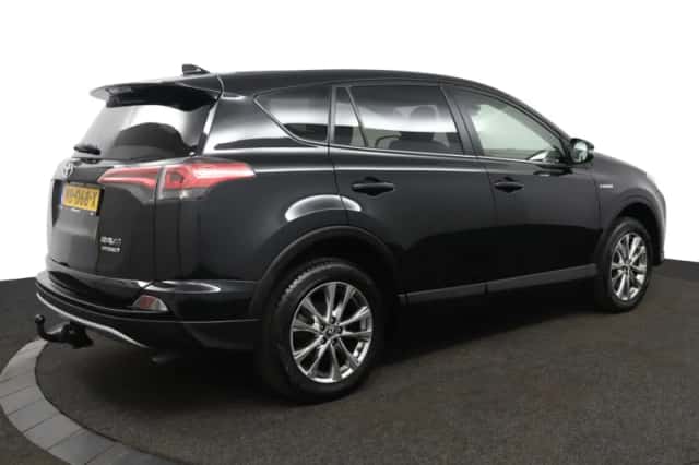 Toyota RAV4 (2017) thumbnail 2