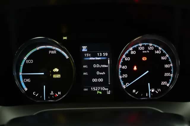Toyota RAV4 (2017) thumbnail 6