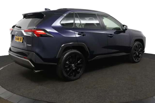 Toyota RAV4 (2023) thumbnail 2